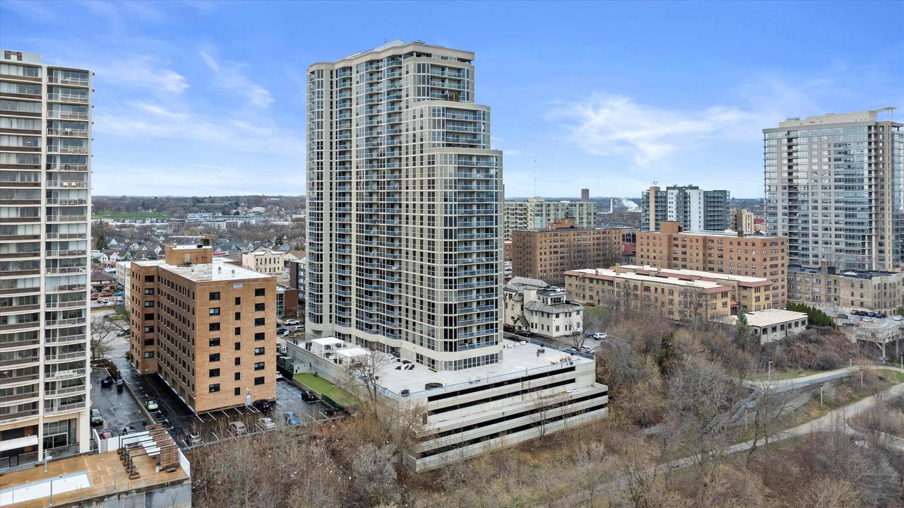 1660 N Prospect Ave #1502, Milwaukee, WI 53202