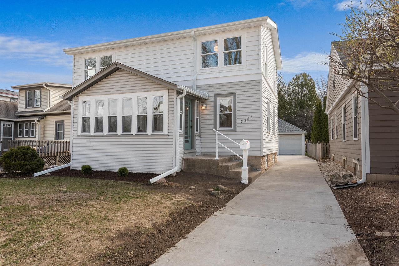2366 N 85th St, Wauwatosa, WI 53226
