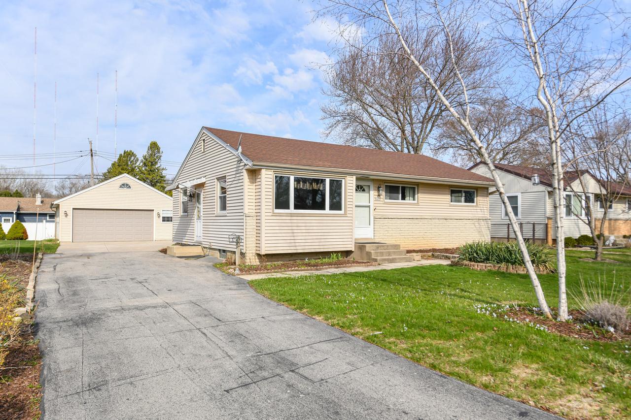 5413 S 114th St, Hales Corners, WI 53130