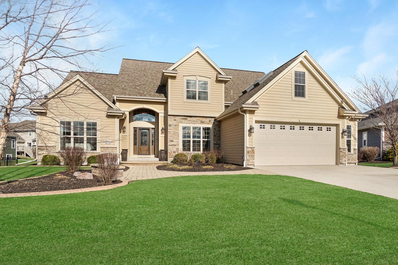 W137N6164 Weyer Farm Ct, Menomonee Falls, WI 53051