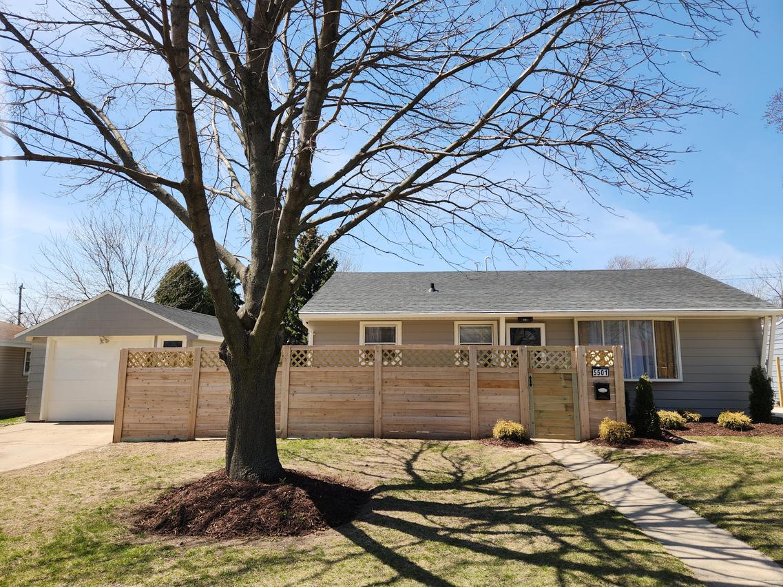 5501 N 26th St, Milwaukee, WI 53209