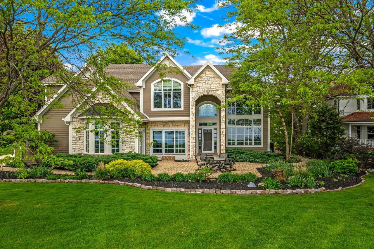 314 Lac La Belle Dr, Lac La Belle, WI 53066