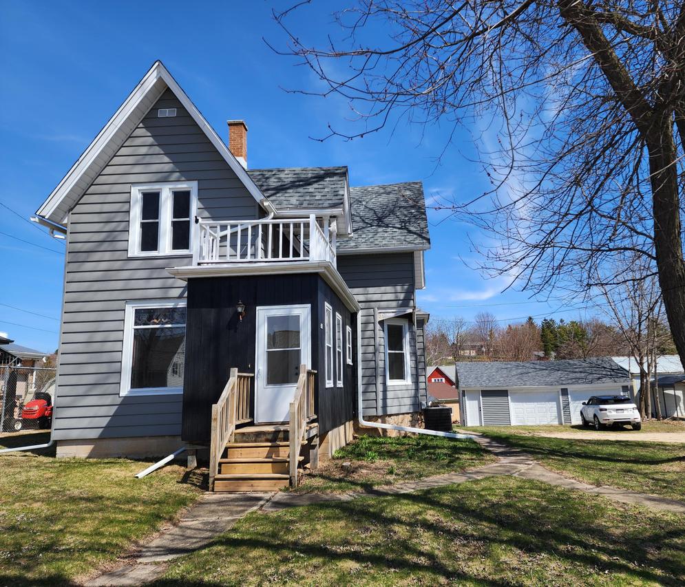 110 N Main St, Iron Ridge, WI 53035