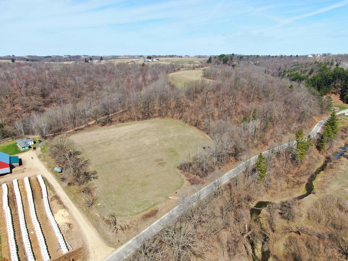 S1083 Knapp Valley, Clinton, WI 54667