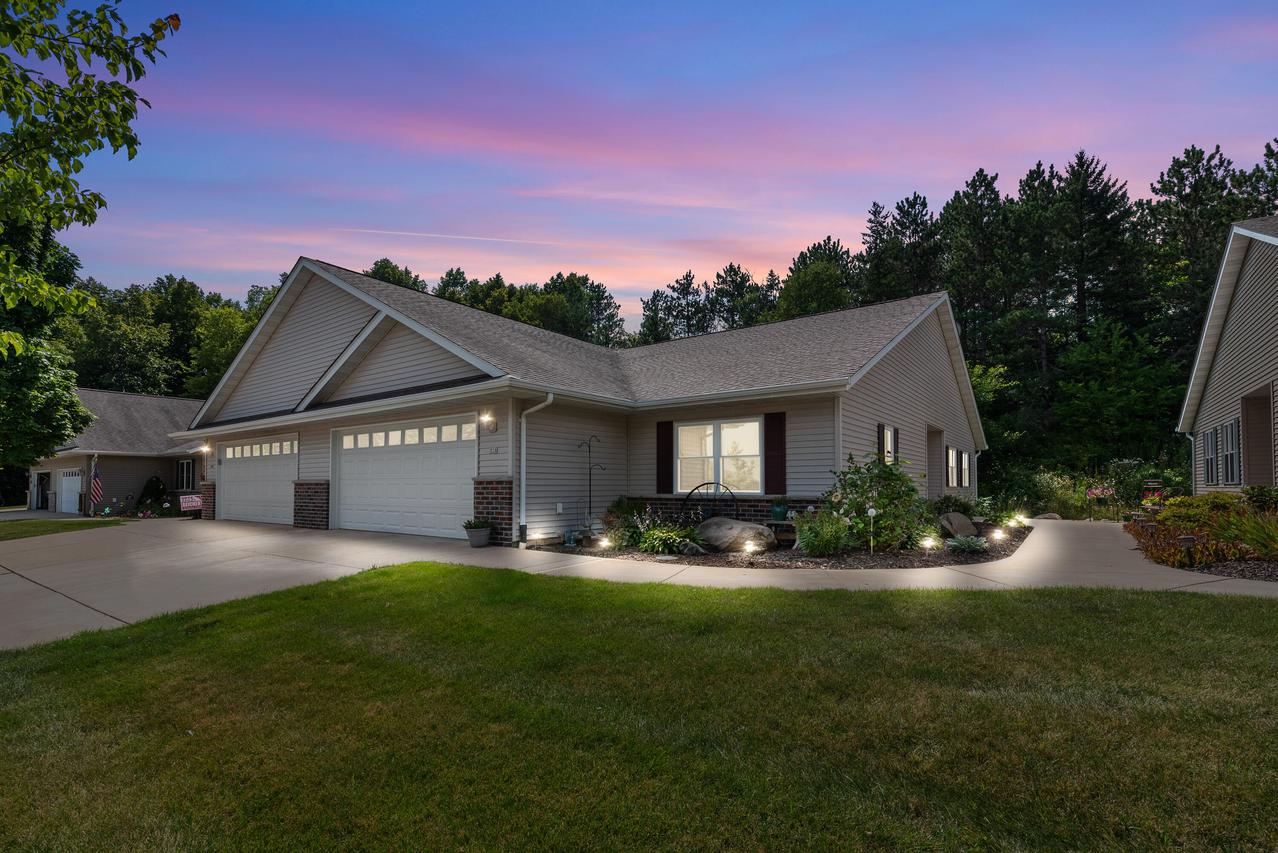 721 Prospect Dr, Kewaskum, WI 53040