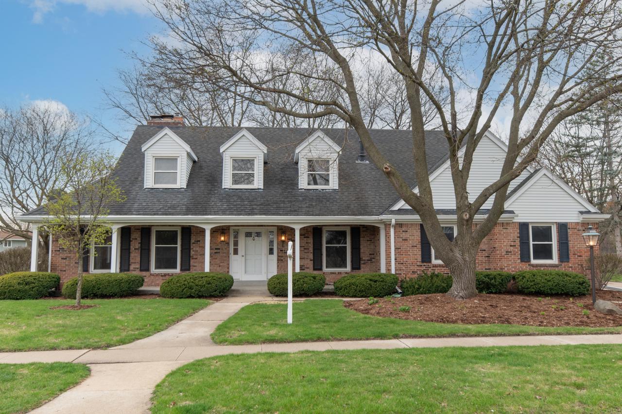 5615 Grandview Dr, Greendale, WI 53129