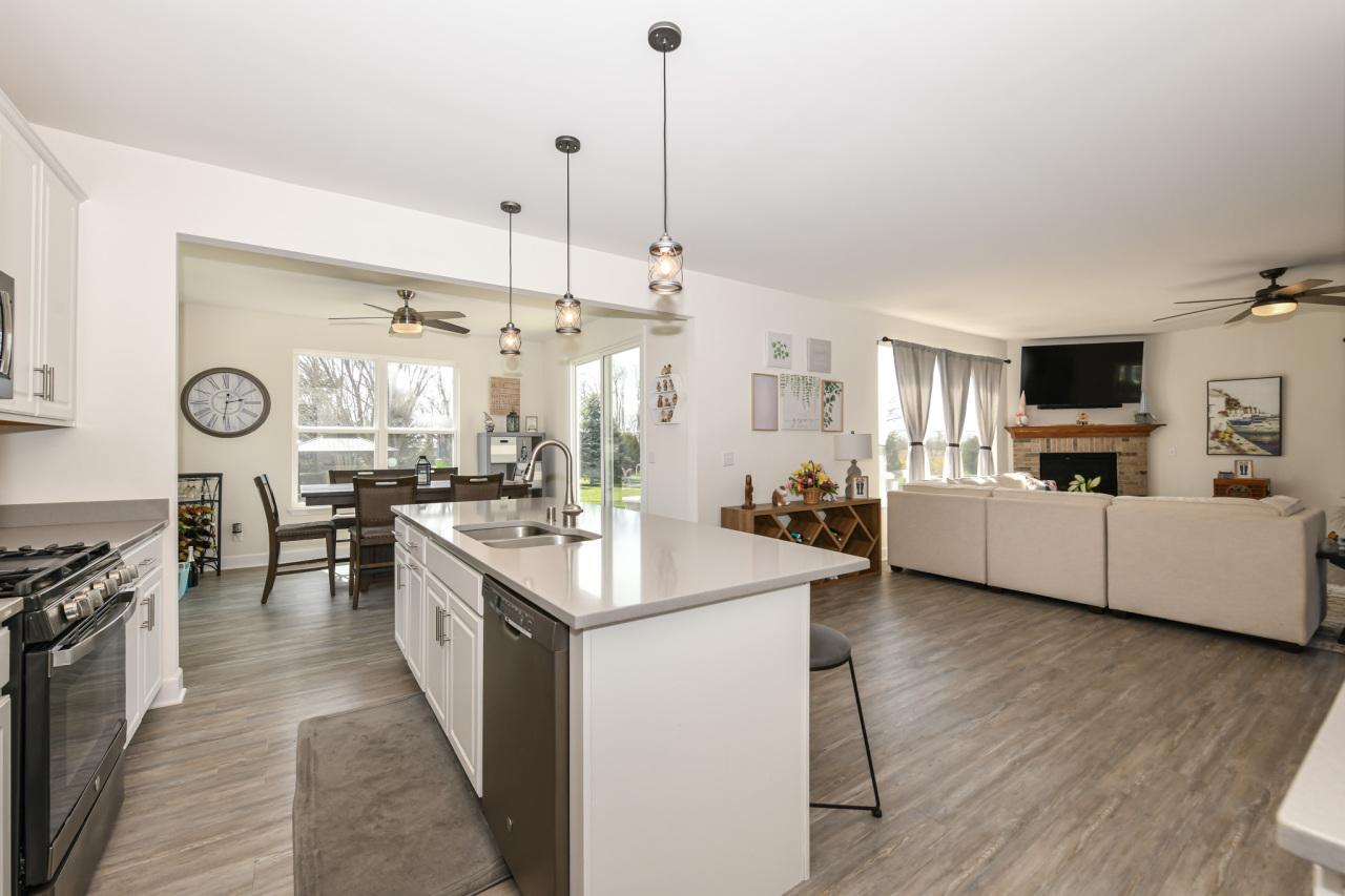 430 Ashley Dr, Williams Bay, WI 53191