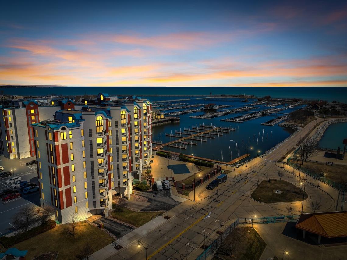 333 Lake Ave #803, Racine, WI 53403