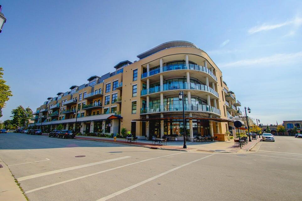 215 E Pleasant St #301, Oconomowoc, WI 53066