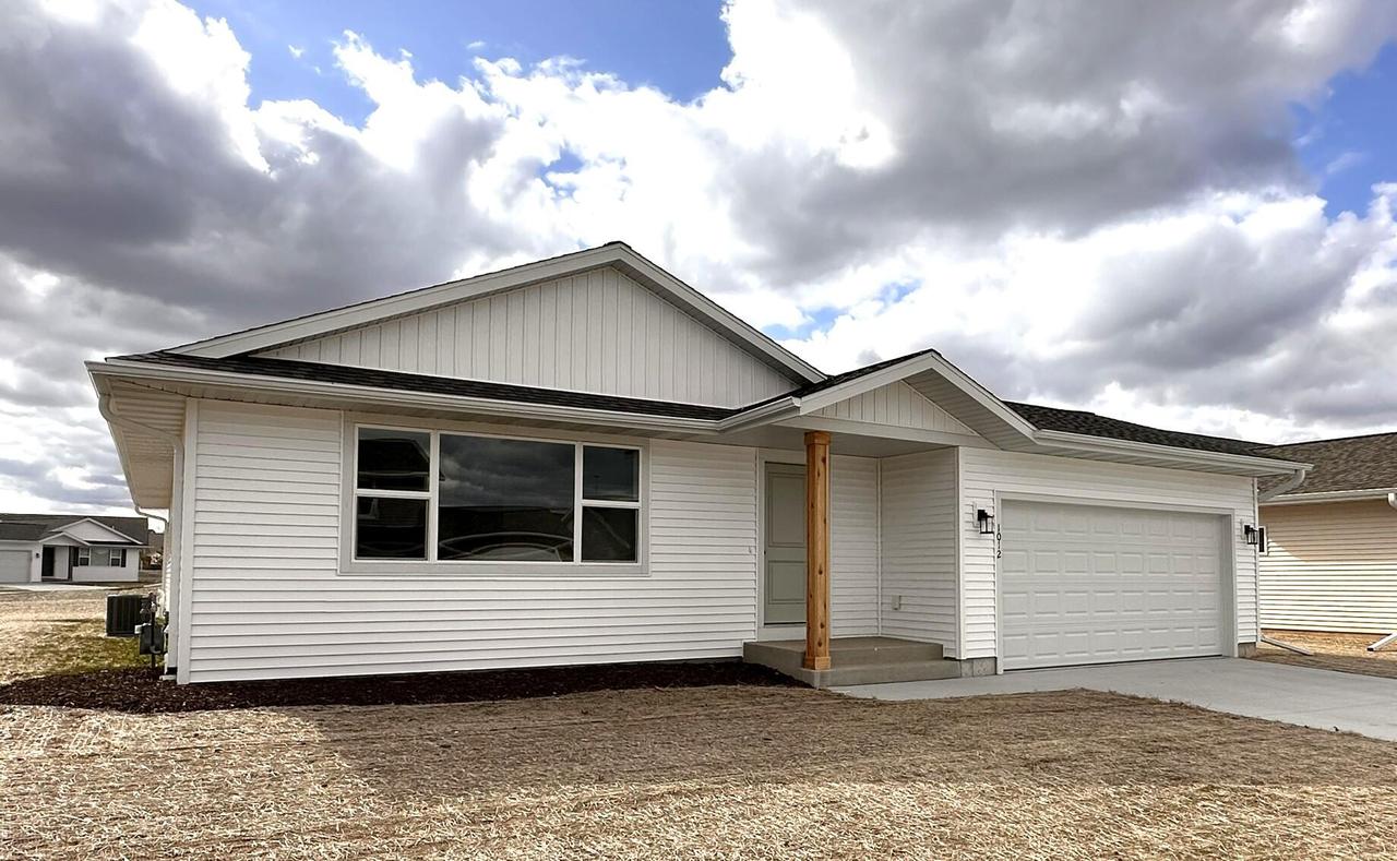 1012 Mcnish Ct, Sheboygan Falls, WI 53085
