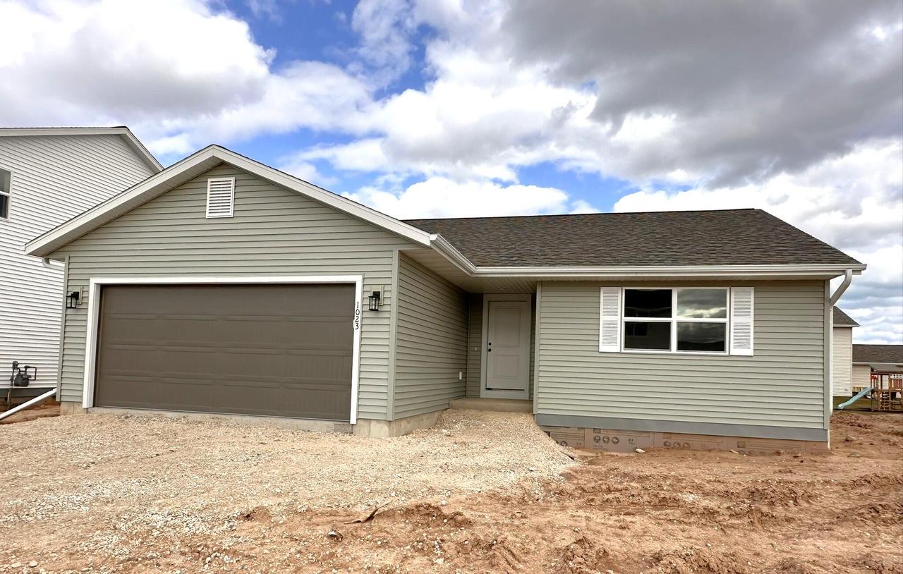 1023 Mcnish Ct, Sheboygan Falls, WI 53085