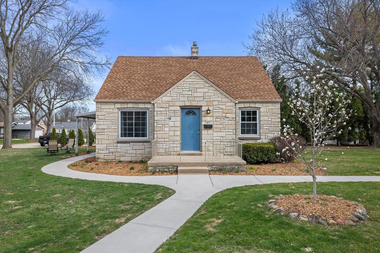 8246 W Montana Ave, West Allis, WI 53219