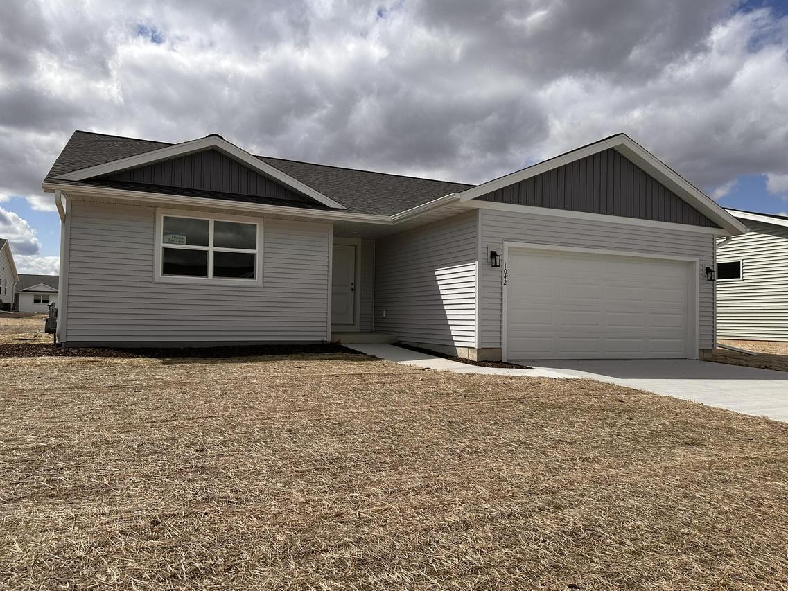 1042 Mcnish Ct, Sheboygan Falls, WI 53085