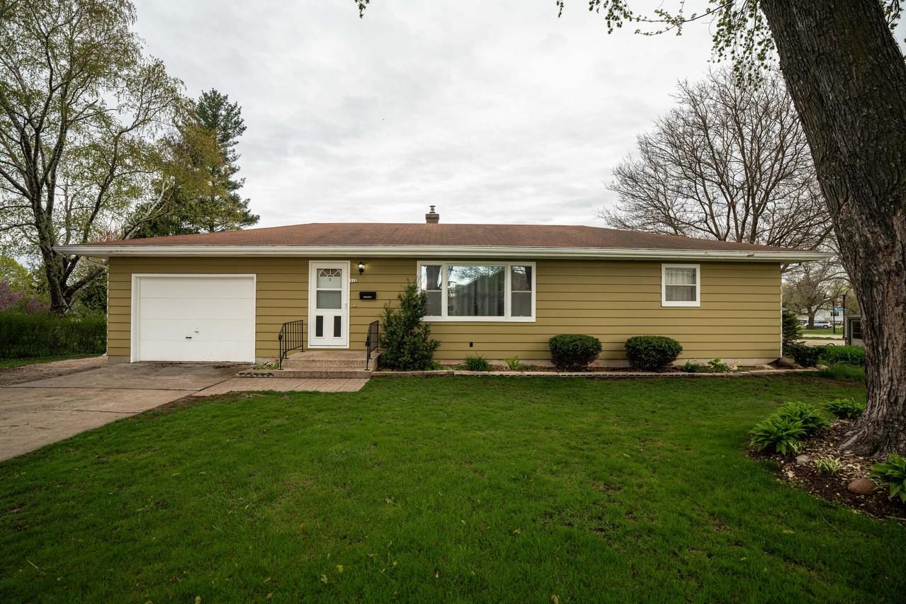 112 Howard St, Marshall, WI 53559