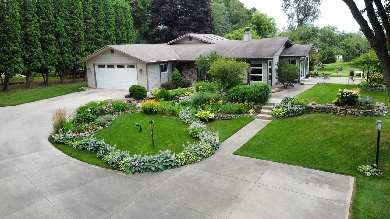 448 Pebble Creek, Wales, WI 53183