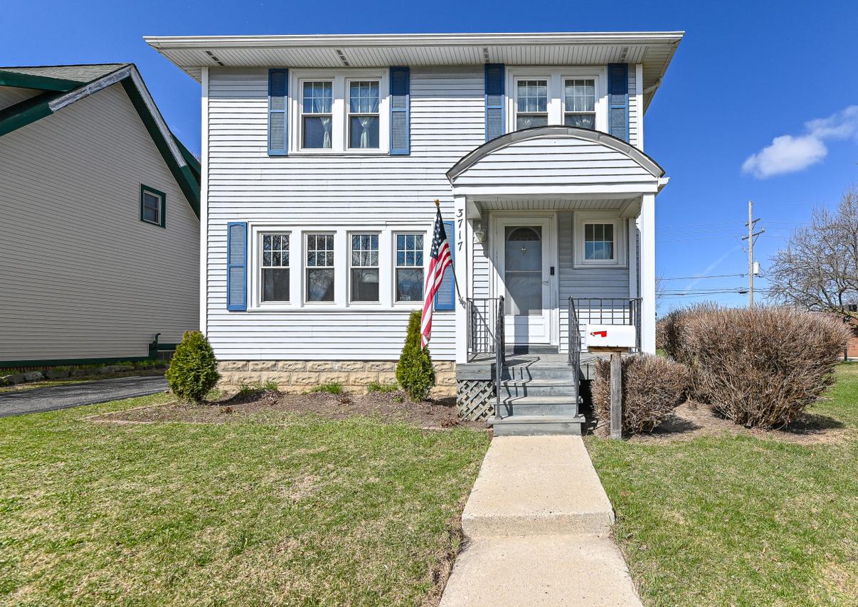 3717 S 56th St, Greenfield, WI 53220