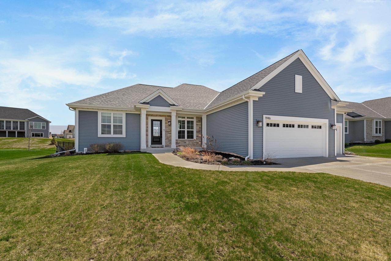 1946 N Teton Trl, Grafton, WI 53024