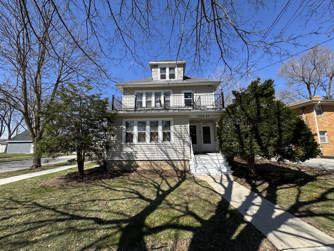 1528 White Rock Ave #1530, Waukesha, WI 53186