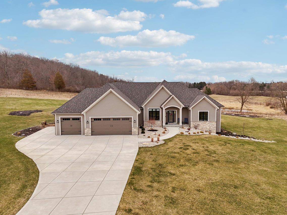 310 Nagel Ln, Richfield, WI 53017