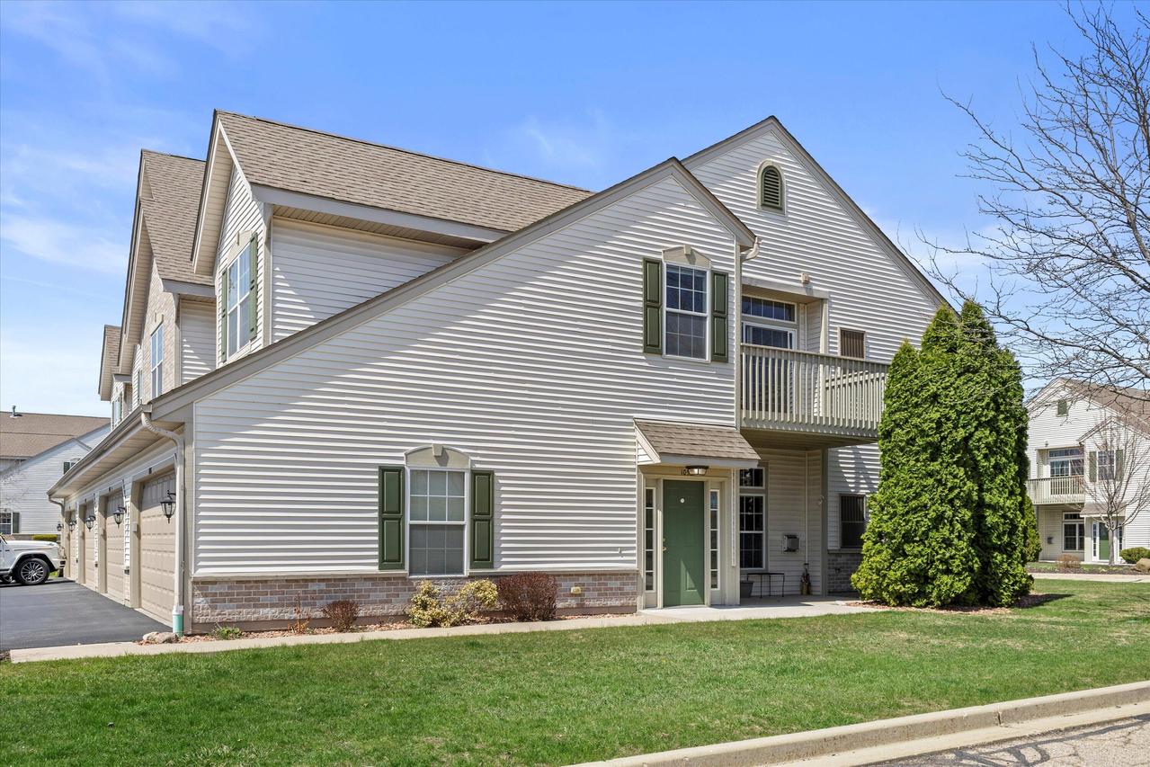 1058 Stratford Ct #202, Mount Pleasant, WI 53406