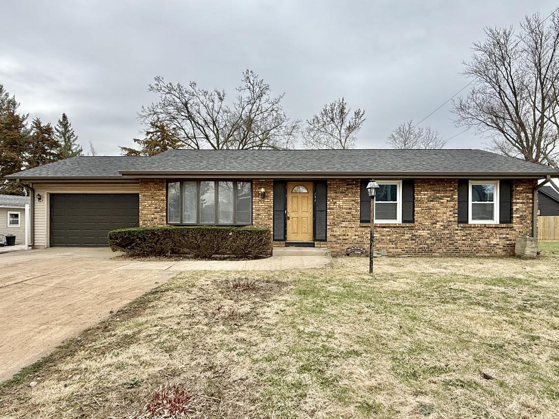 744 Rogers Ct, Lake Geneva, WI 53147