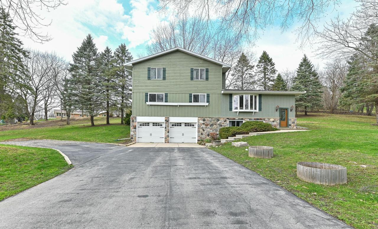 W226S4691 Weber Dr, Waukesha, WI 53189