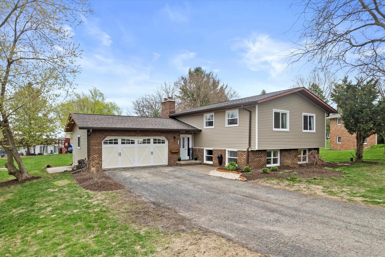 6772 Peaceful Ct, Bristol, WI 53590