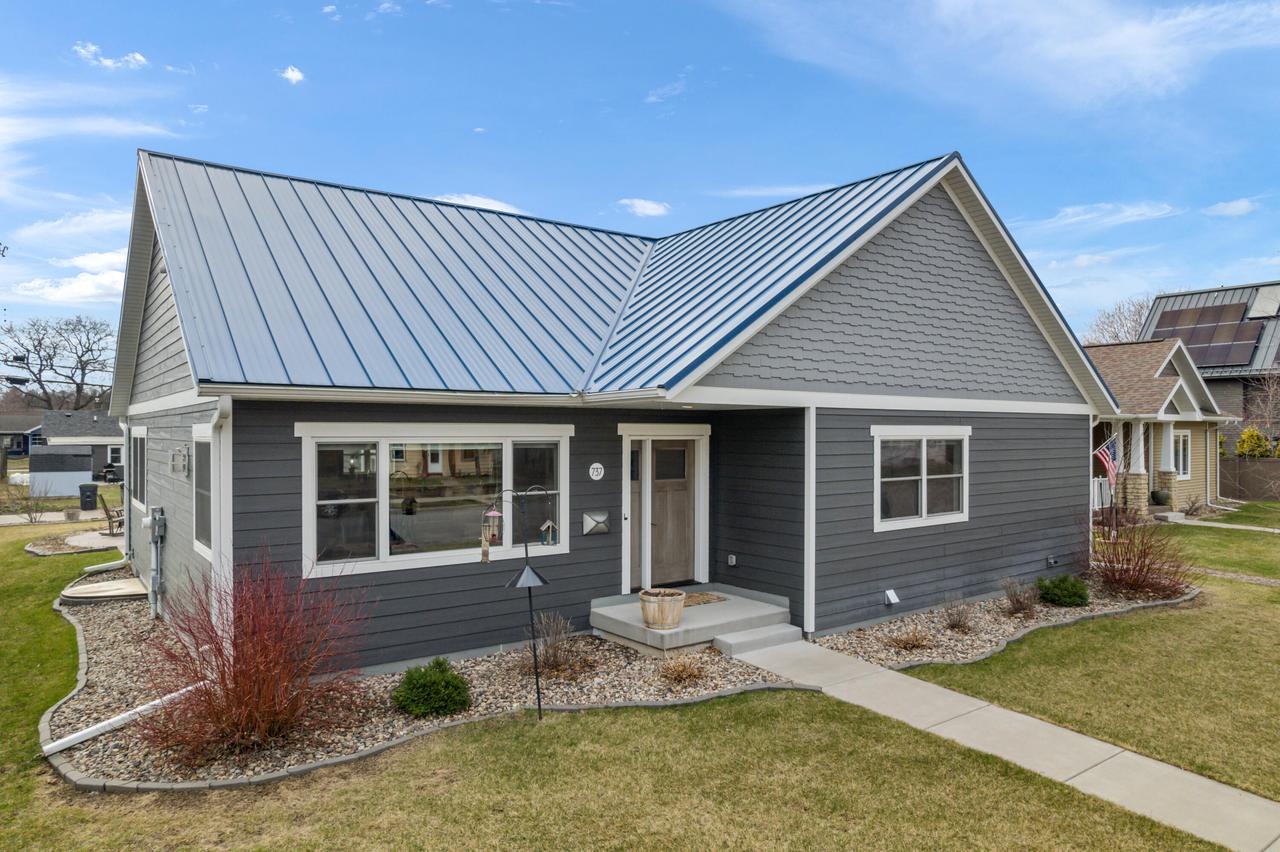 737 24th St, La Crosse, WI 54601