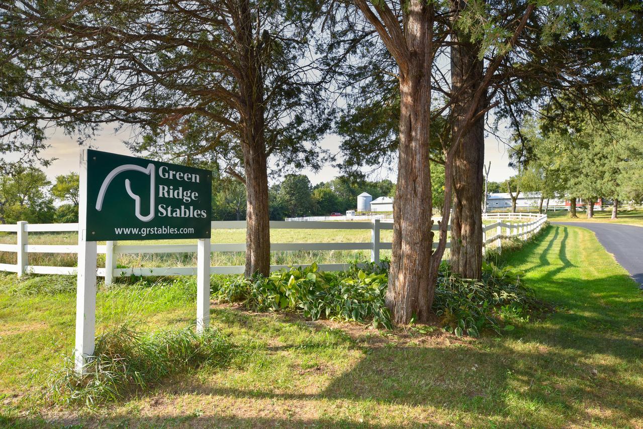 N44W26098 Lindsay Rd, Pewaukee, WI 53072