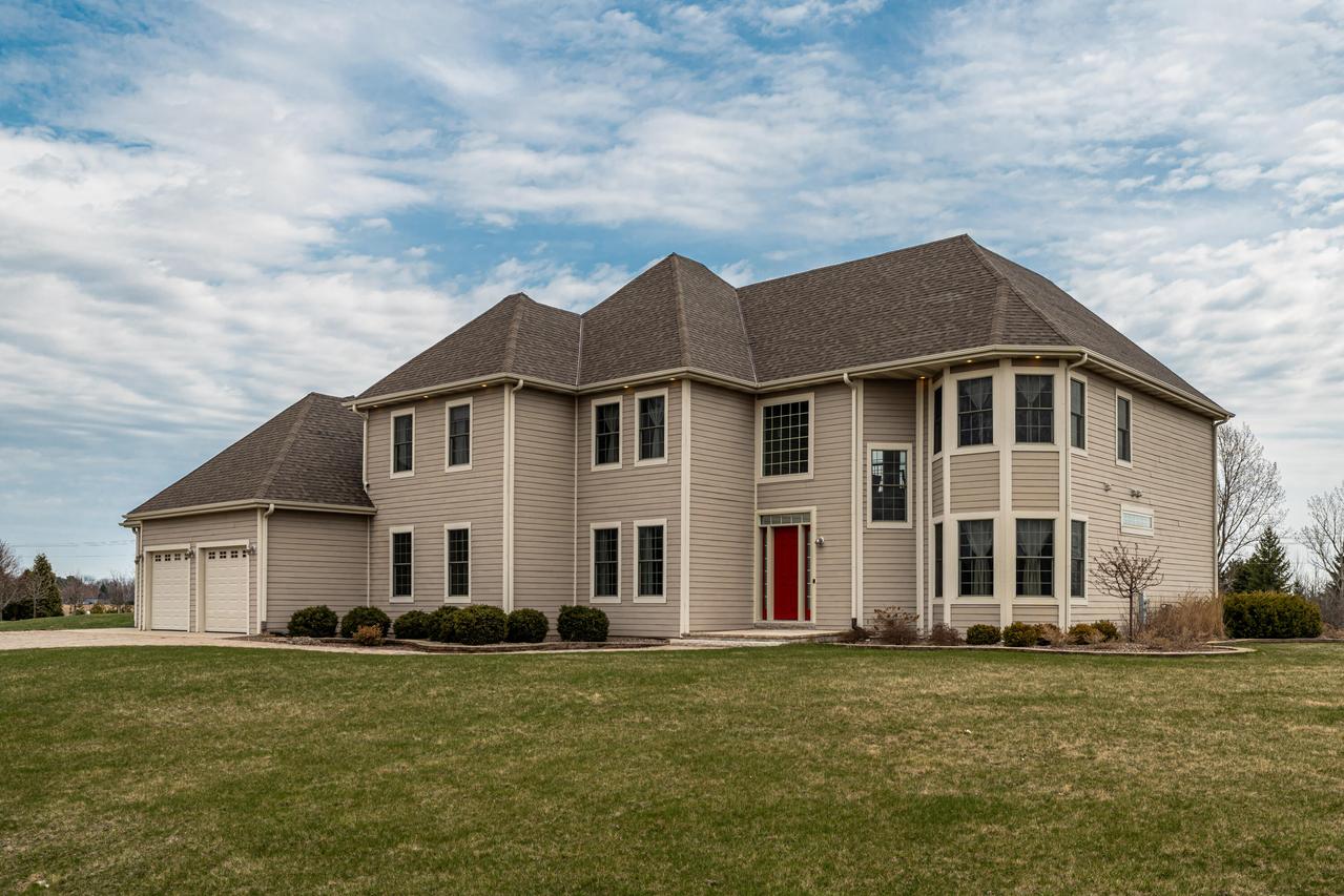 3268 Bay Hill, Port Washington, WI 53074