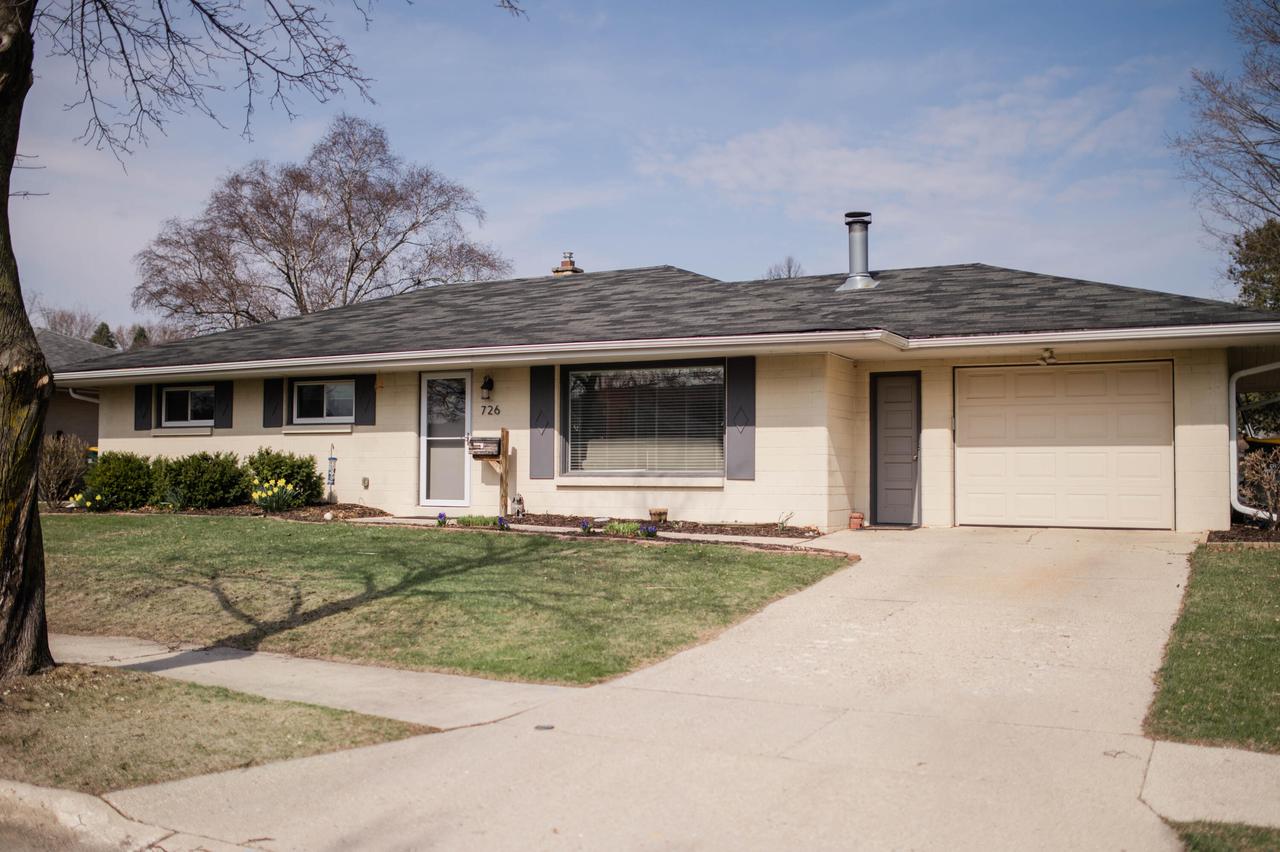 726 Sherman Way, West Bend, WI 53090