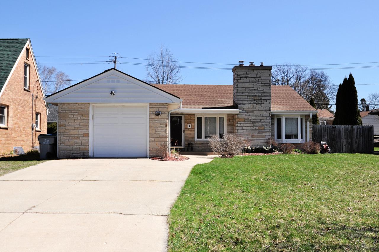 4930 W Kinnickinnic River, Milwaukee, WI 53219