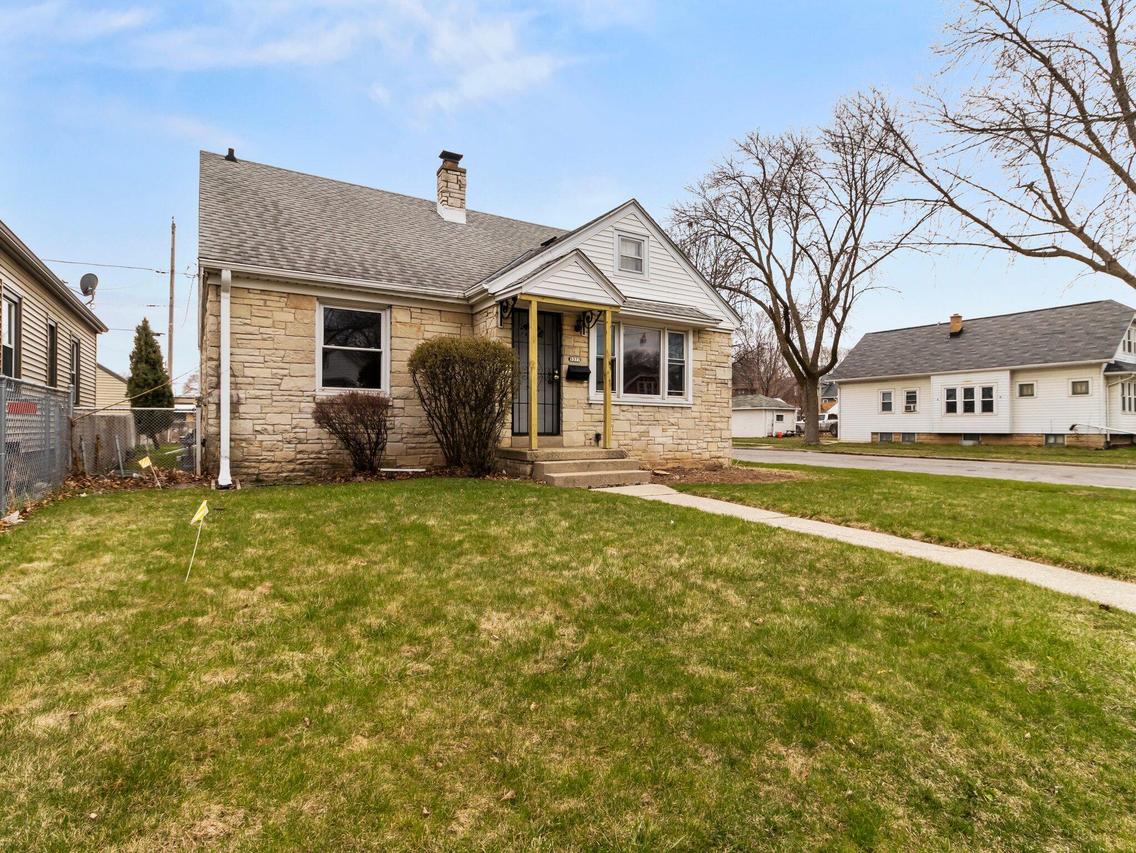 5377 N 39th St, Milwaukee, WI 53209