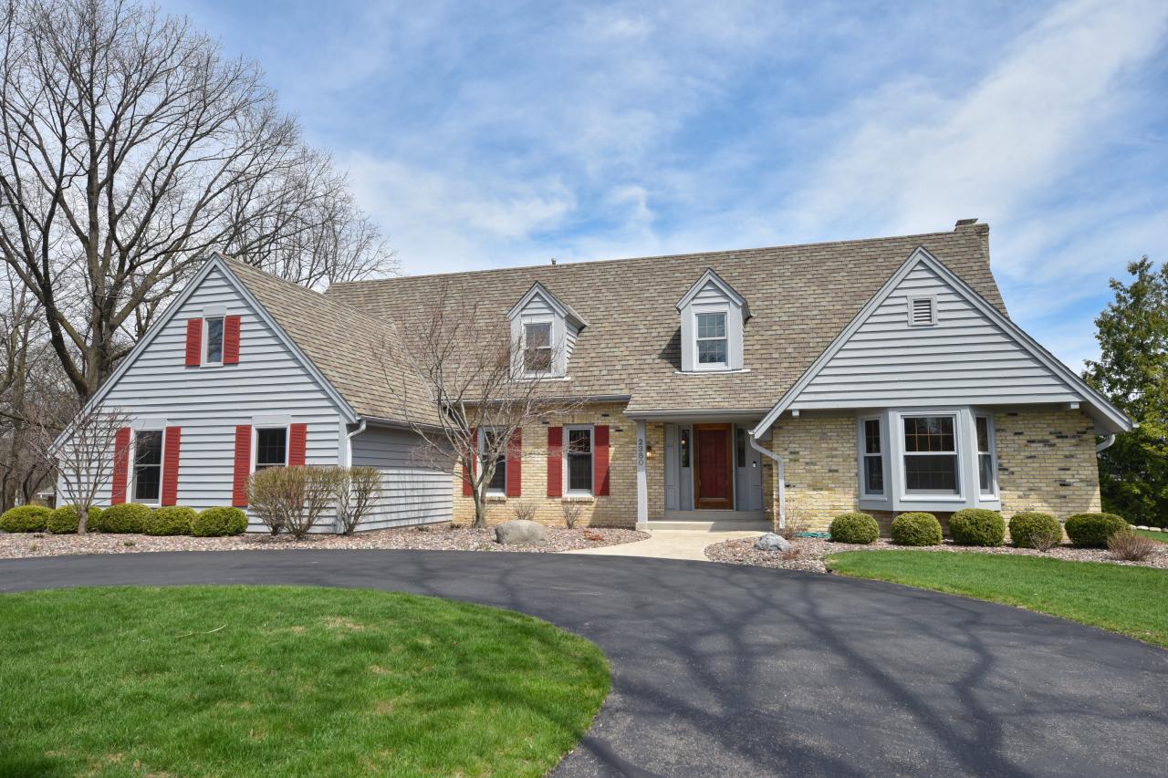 2380 Woodberry Ct, Brookfield, WI 53045