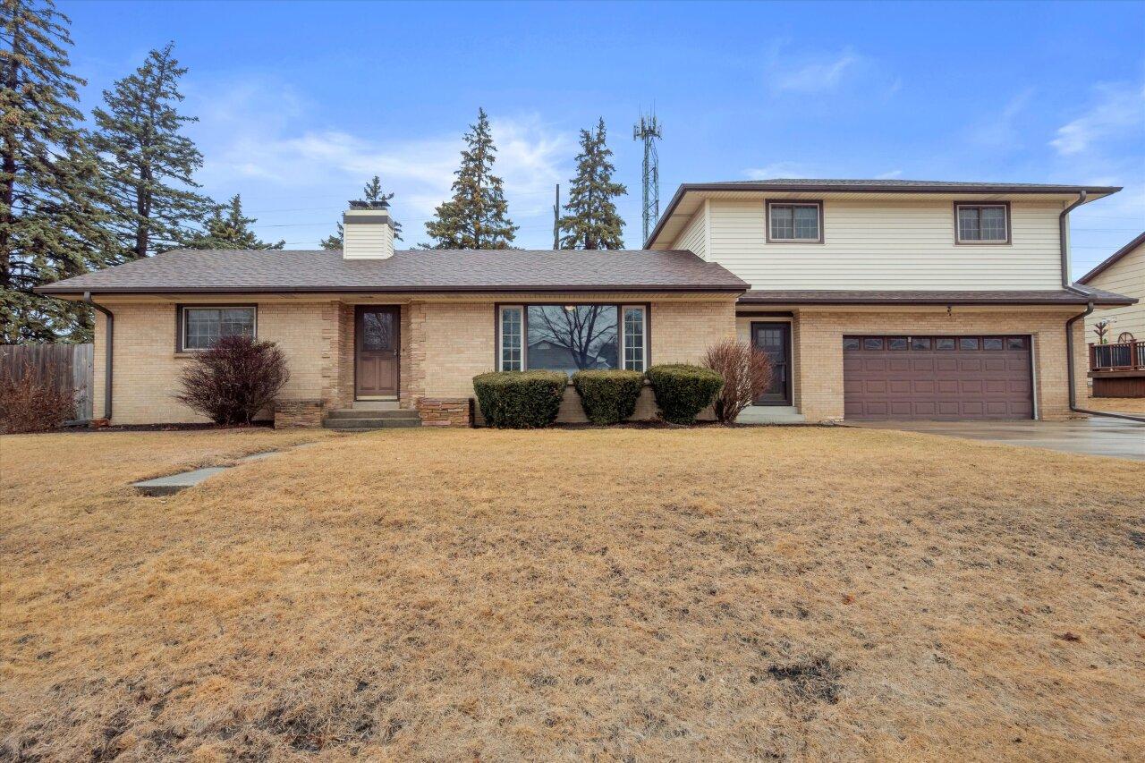 8350 W Plainfield Ave, Greenfield, WI 53220