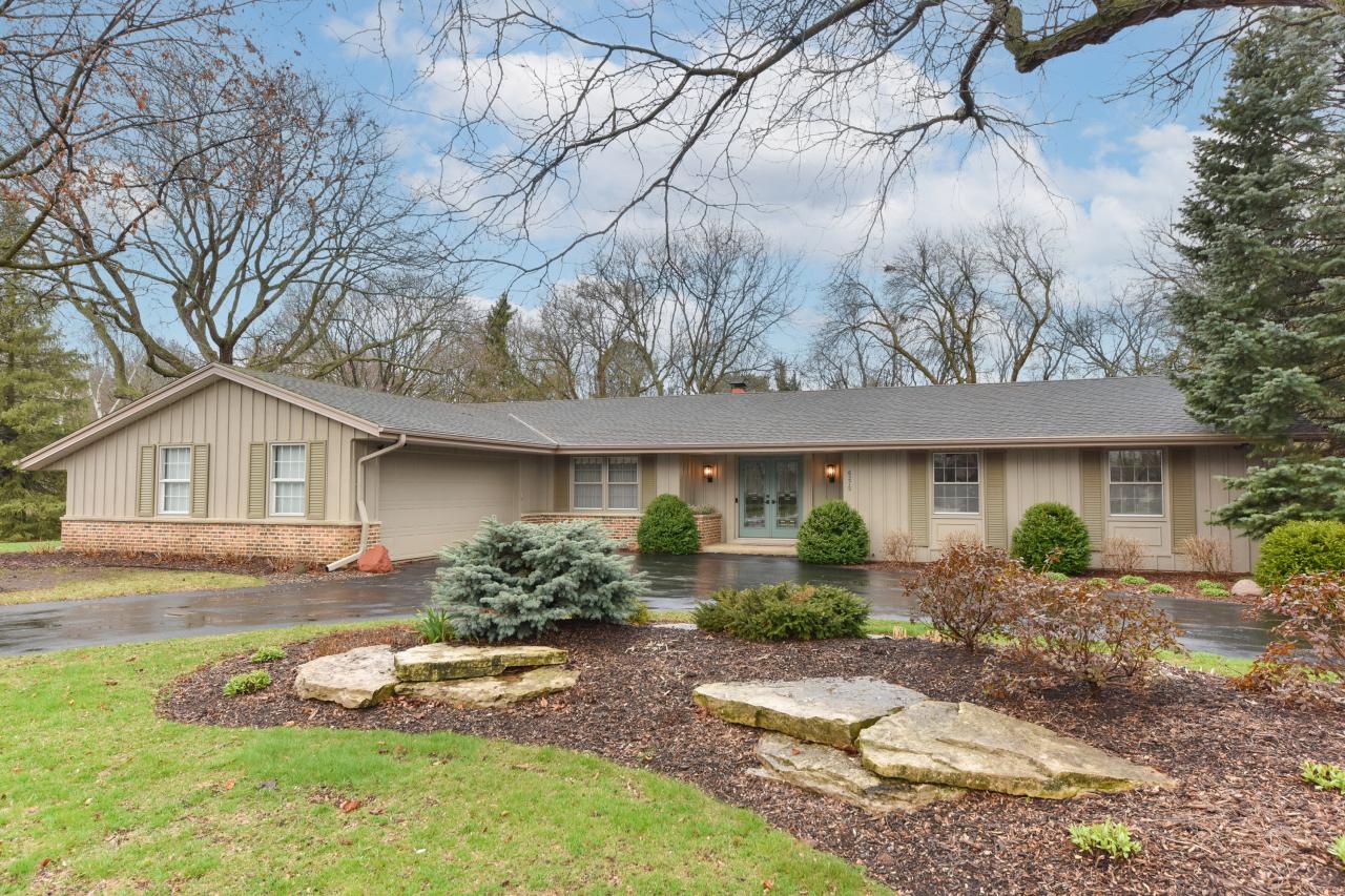 6275 Parkview Rd, Greendale, WI 53129