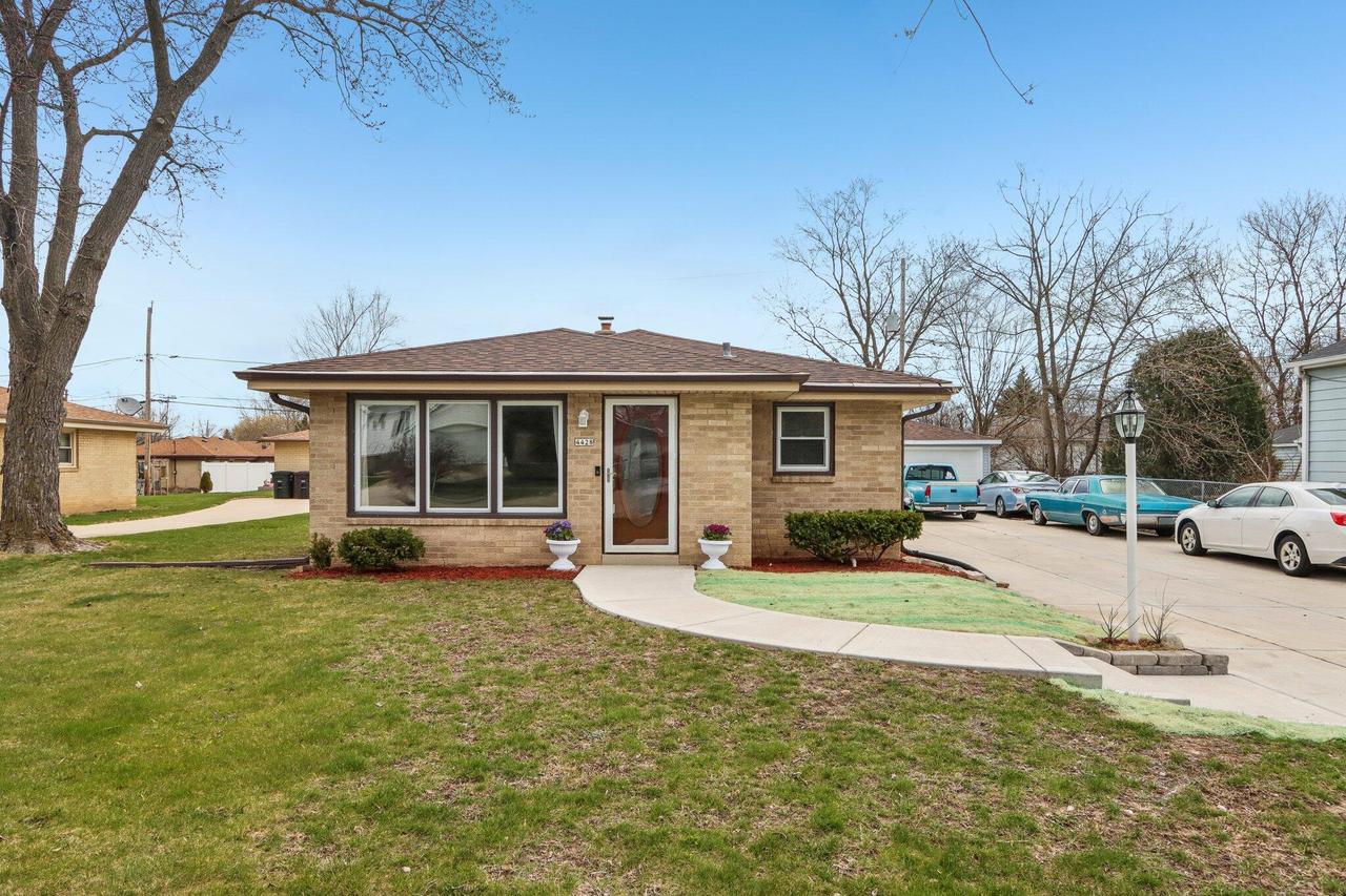 4428 S 47th St, Greenfield, WI 53220