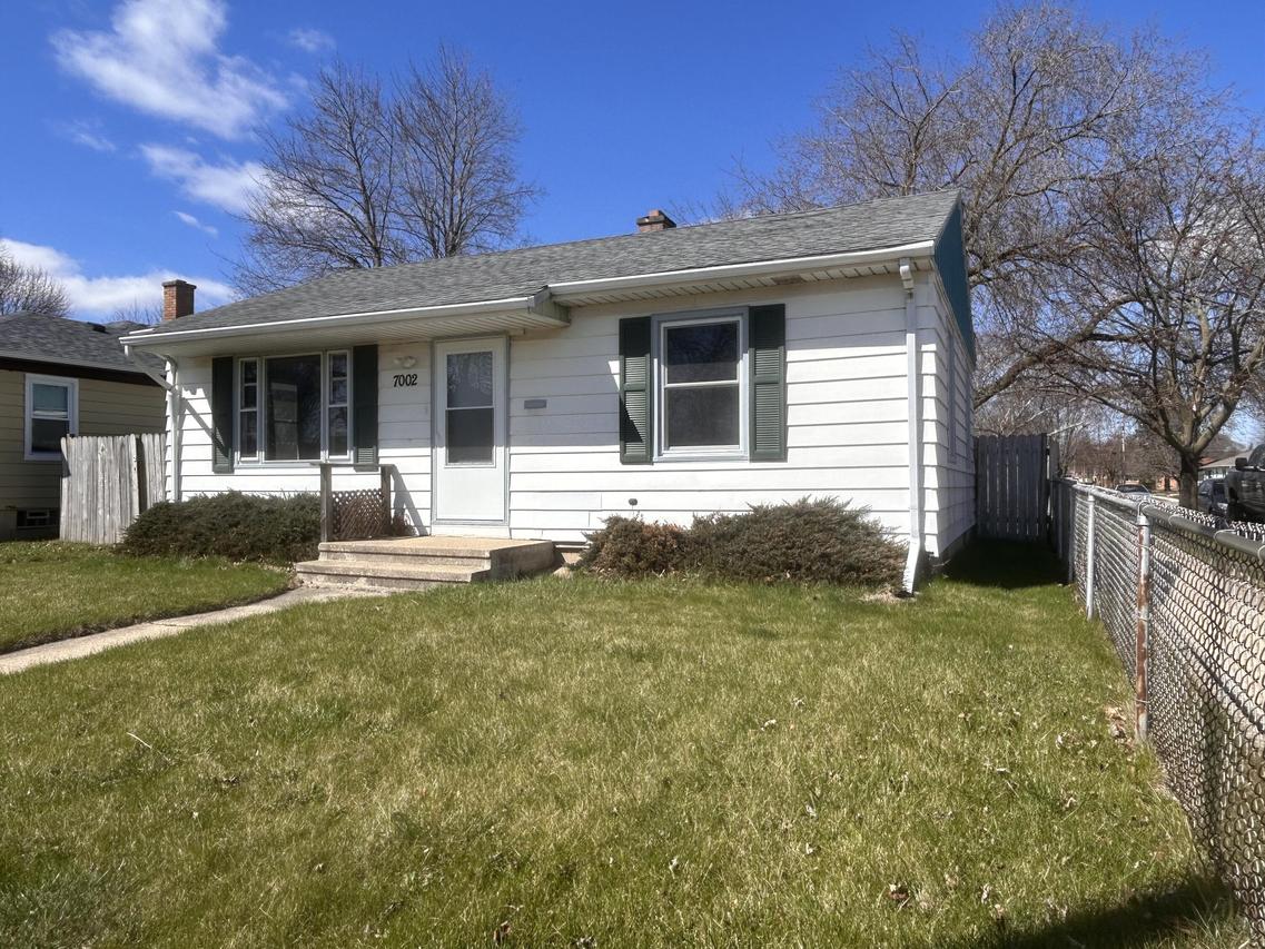 7002 39th Ave, Kenosha, WI 53142
