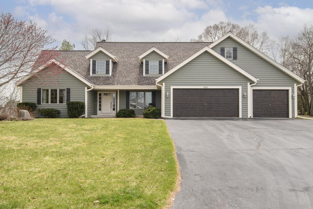 N29W26601 Peterson Dr, Pewaukee, WI 53072