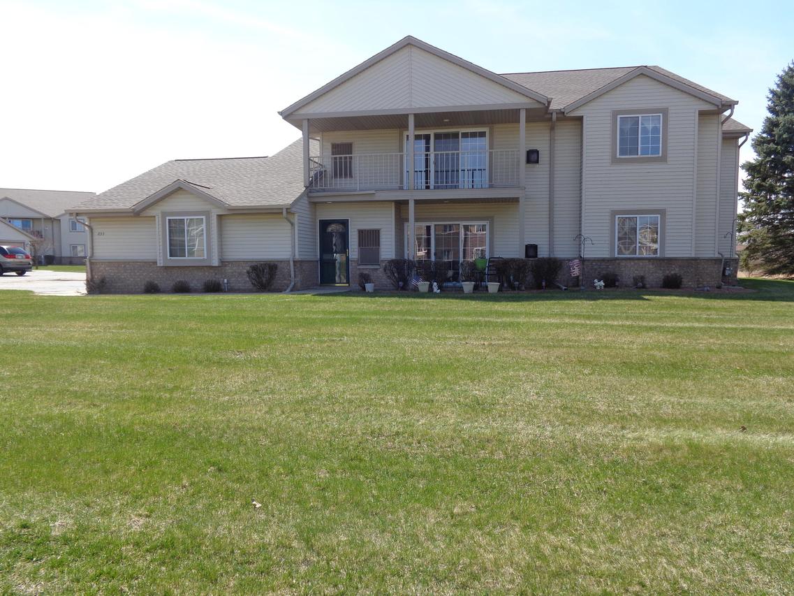 833 E Loos St #4, Hartford, WI 53027