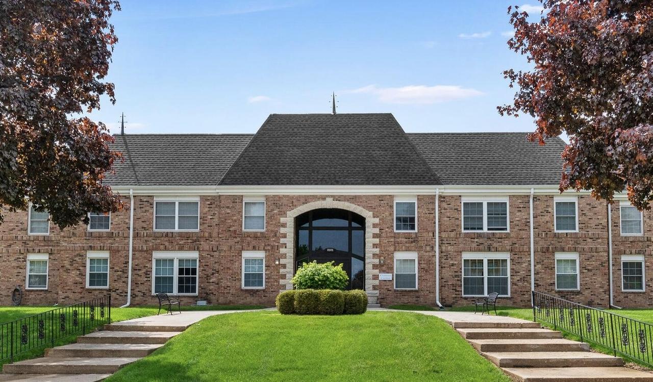2101 Chateau Ct #203, Grafton, WI 53024