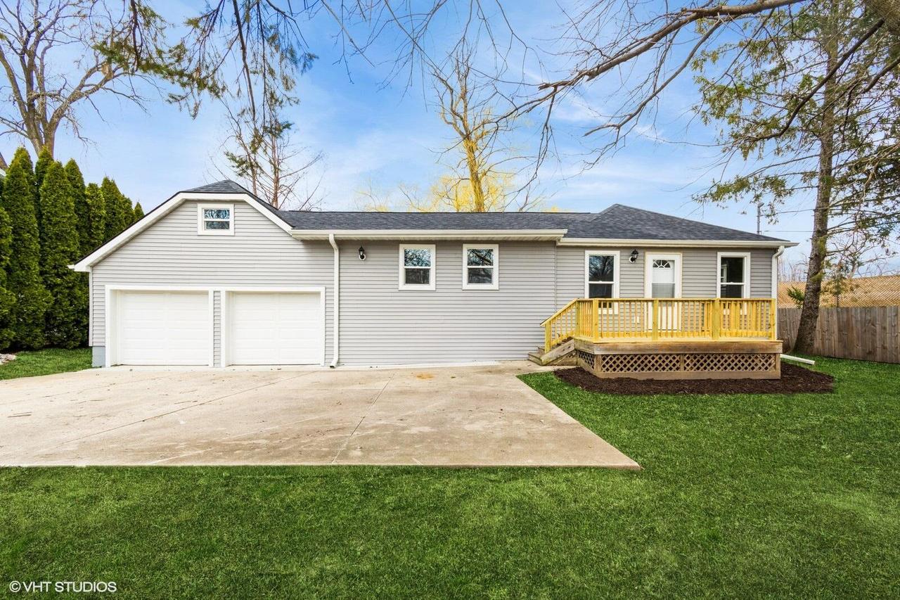801 E Wisconsin Ave, Pewaukee, WI 53072