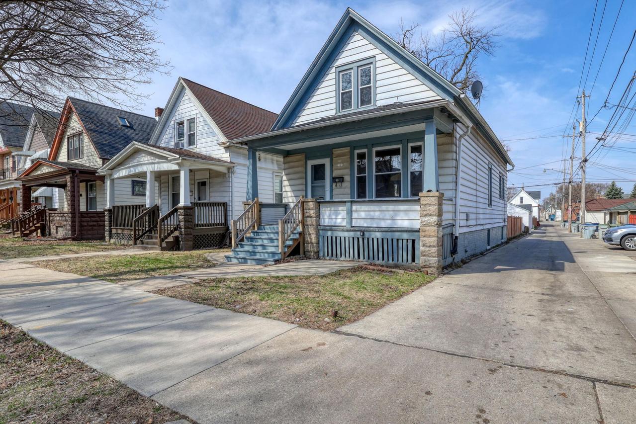 2321 S 26th St, Milwaukee, WI 53215