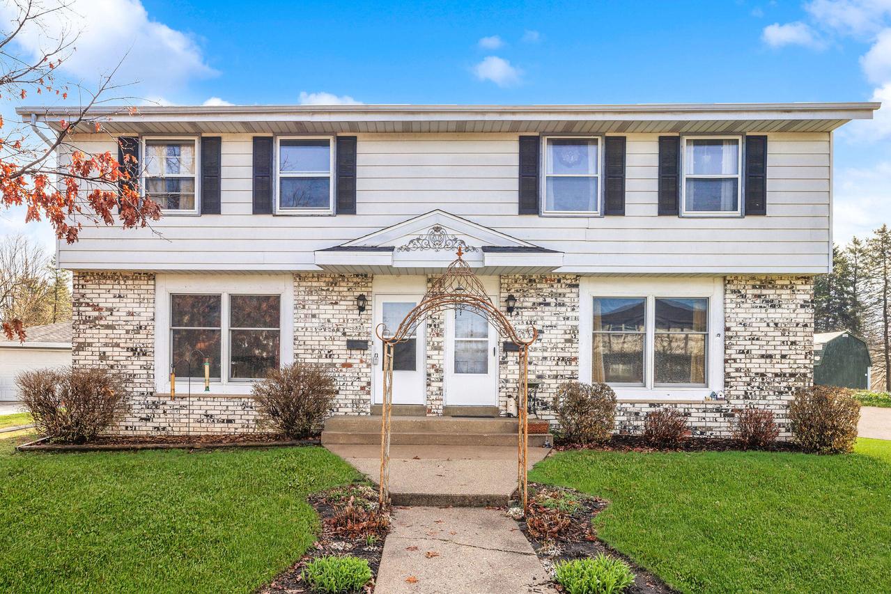 821 State St #823, Oconomowoc, WI 53066