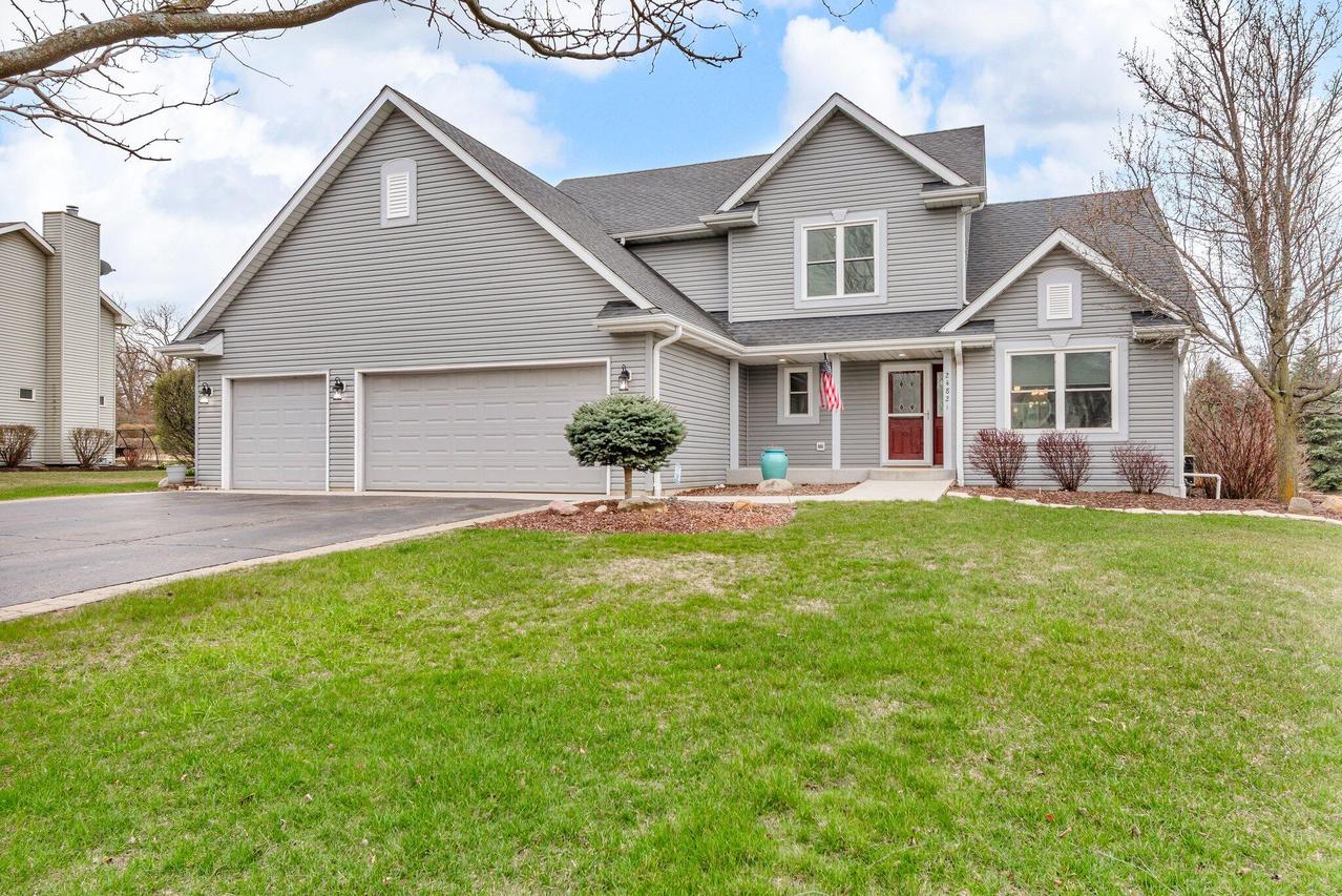 24821 118th St, Salem Lakes, WI 53179