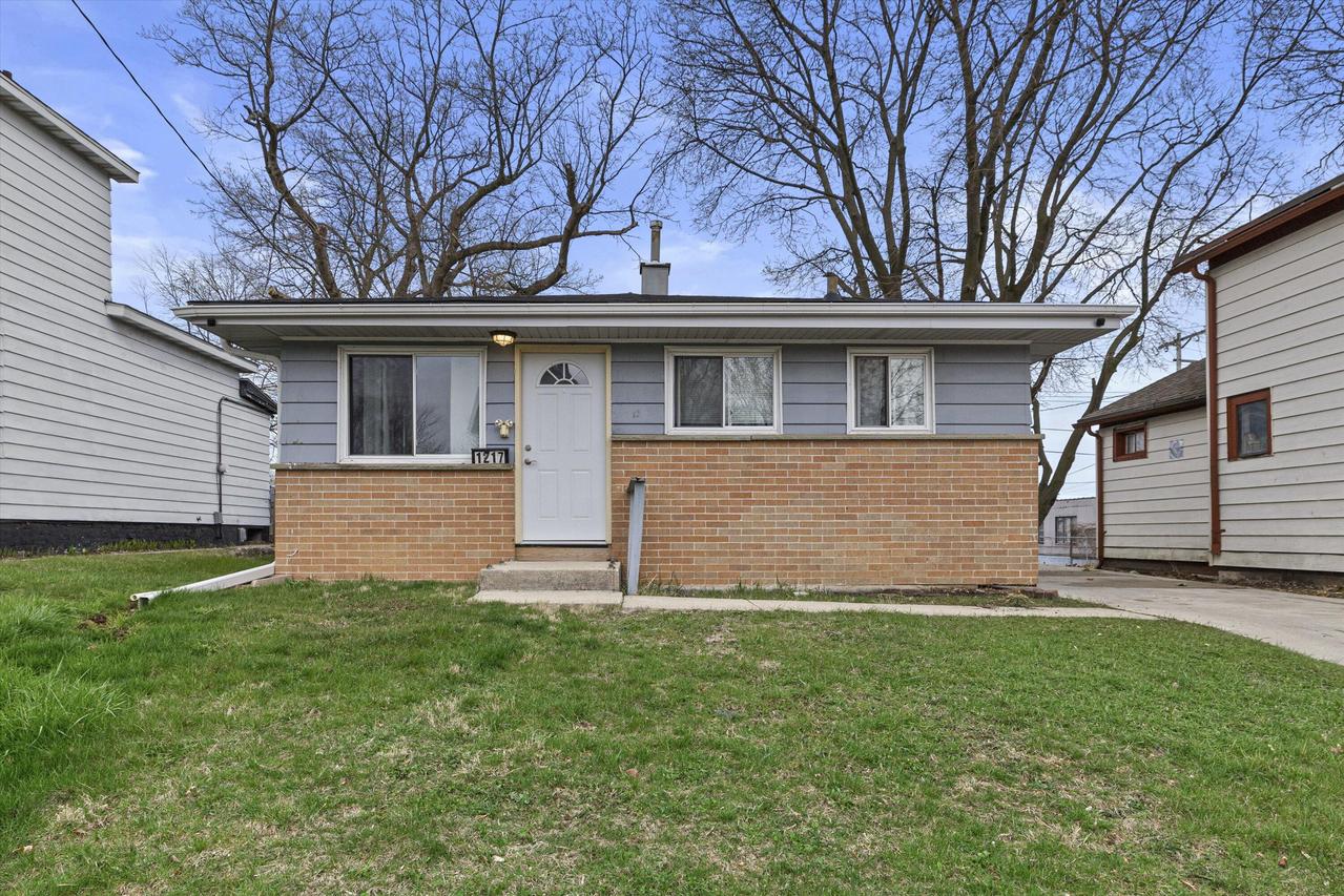 1217 N Wisconsin Ave, Racine, WI 53402