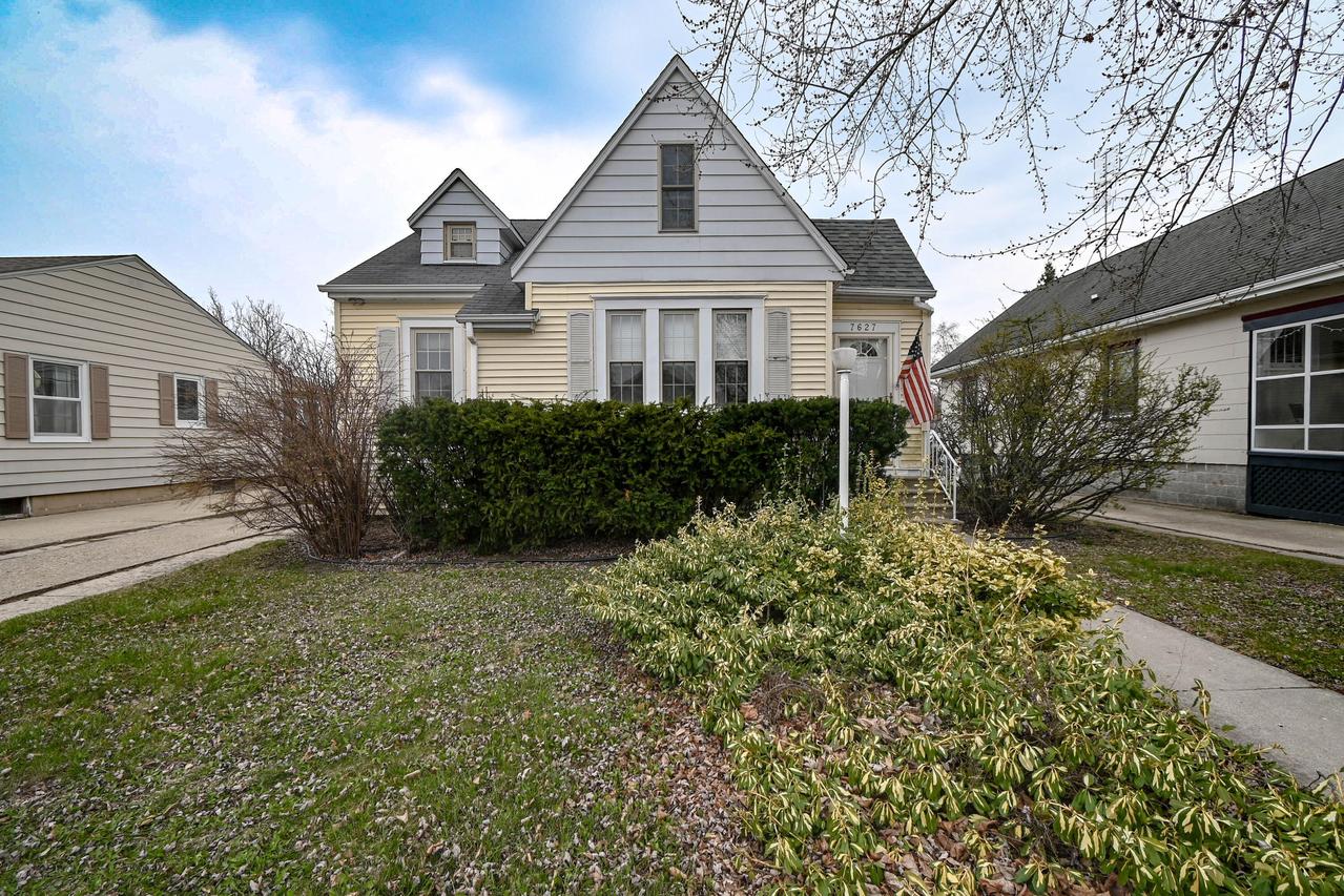 7627 26th Ave, Kenosha, WI 53143