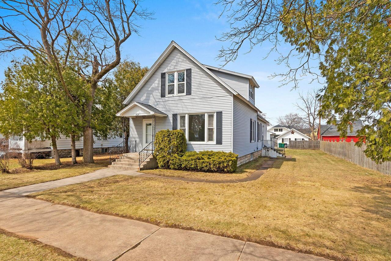 2628 Gilbert St, Marinette, WI 54143