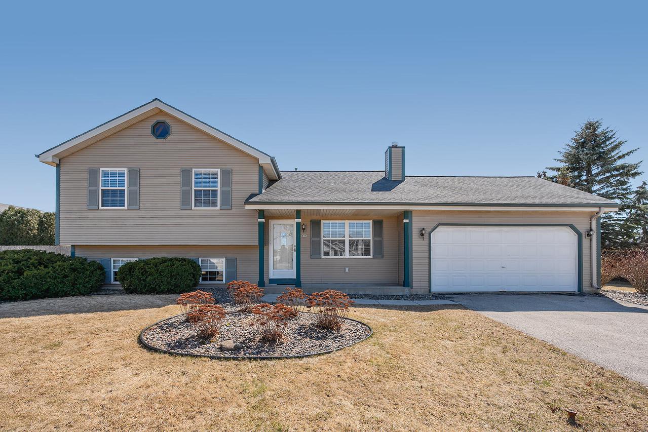 937 Iyla Ave, Belgium, WI 53004