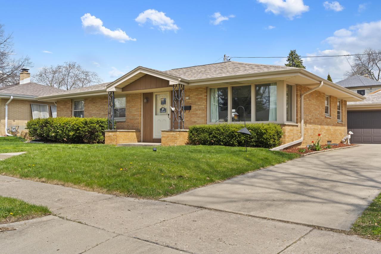 814 S 88th St, West Allis, WI 53214